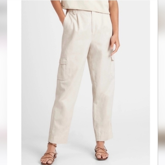 Banana Republic Pants - Banana Republic Heritage Pleated Cargo Pant In Transition Cream 12